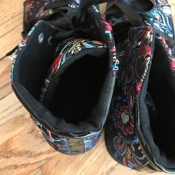 Sneakers - Picture 8 of 8